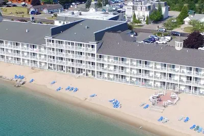 Photo 2 - Hamilton Inn Select Beachfront Mackinaw City