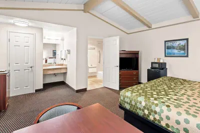 Photo 5 - SureStay Hotel by Best Western Castro Valley