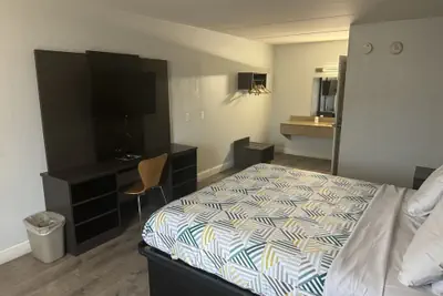 Photo 3 - Travelodge by Wyndham Norfolk Airport