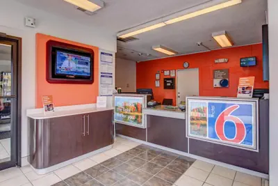 Photo 2 - Travelodge by Wyndham Norfolk Airport
