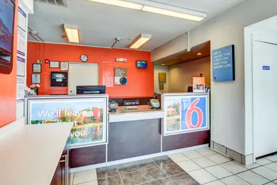 Photo 4 - Travelodge by Wyndham Norfolk Airport