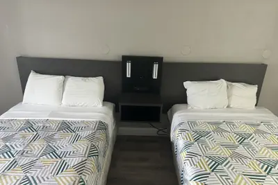 Photo 5 - Travelodge by Wyndham Norfolk Airport