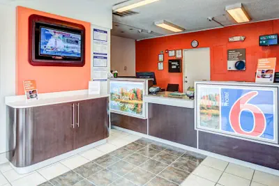 Photo 3 - Travelodge by Wyndham Norfolk Airport