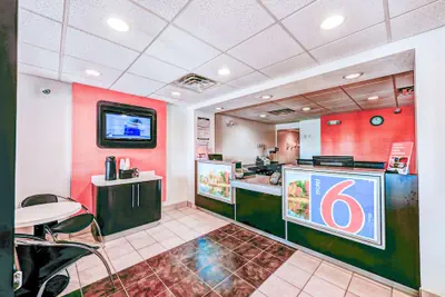 Photo 3 - Motel 6 Niantic, CT - New London