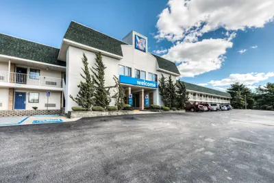 Photo 2 - Motel 6 Niantic, CT - New London