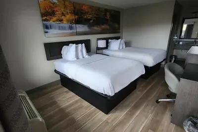 Photo 4 - Days Inn by Wyndham Charleston WV