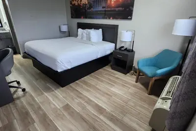 Photo 3 - Days Inn by Wyndham Charleston WV