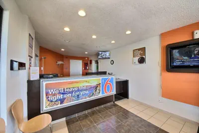 Photo 5 - Motel 6 Laredo, TX - North I-35