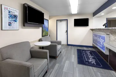 Photo 5 - Travelodge by Wyndham Madison Heights MI