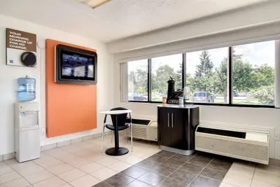 Photo 3 - Motel 6 Middleburg Heights, OH - Cleveland