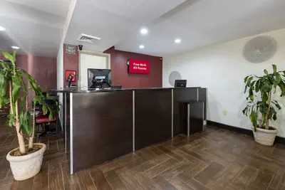 Photo 5 - Red Roof Inn Raleigh - North-Crabtree Mall/Lenovo Center