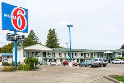 Photo 2 - Motel 6 Albany, OR