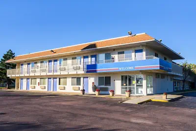 Photo 2 - Motel 6 Mitchell I-90, SD