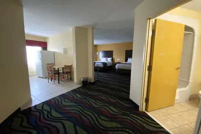 Photo 5 - Days Inn & Suites by Wyndham Augusta Near Fort Eisenhower