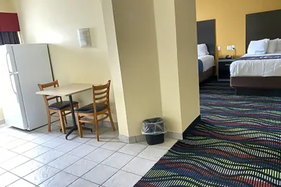 Photo 5 - Days Inn & Suites by Wyndham Augusta Near Fort Eisenhower
