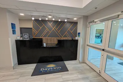 Photo 4 - Days Inn & Suites by Wyndham Augusta Near Fort Eisenhower