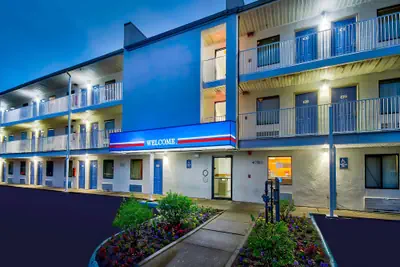 Photo 2 - Motel 6 Warren, MI - Detroit East