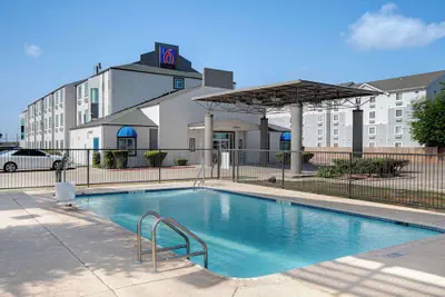 Photo 2 - Motel 6 San Antonio, TX - South