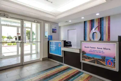 Photo 3 - Motel 6 San Antonio, TX - South