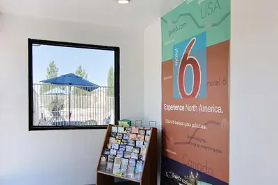 Photo 2 - Motel 6 Carlsbad, NM