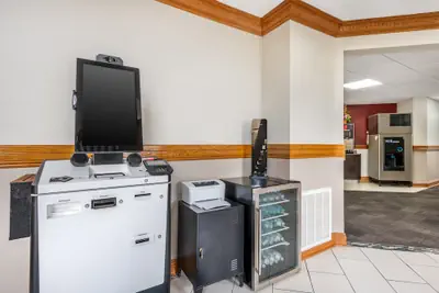 Photo 5 - Red Roof Inn Greencastle South – Cloverdale