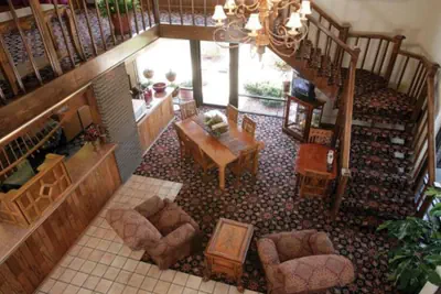 Photo 3 - Foothills Inn