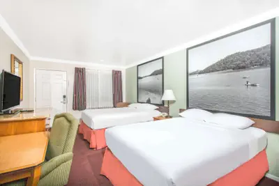 Photo 4 - Upper Lake Inn and Suites