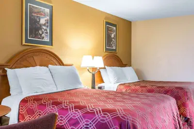 Photo 5 - Econo Lodge Dalton West