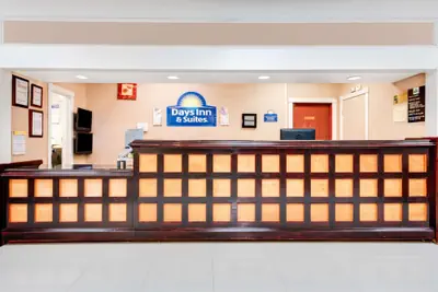 Photo 3 - Days Inn & Suites by Wyndham Laredo