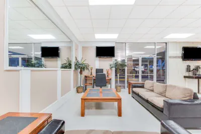 Photo 2 - Days Inn & Suites by Wyndham Laredo