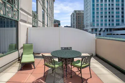 Photo 4 - Courtyard by Marriott Stamford Downtown