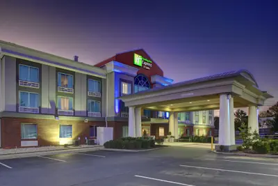 Photo 2 - Holiday Inn Express Hotel & Suites Emporia by IHG