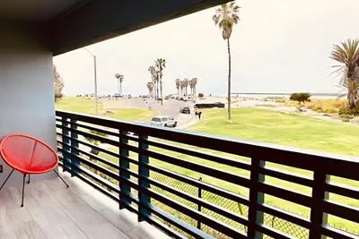 Photo 2 - Ocean Villa Inn