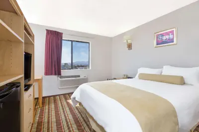 Photo 5 - Super 8 by Wyndham Lake Havasu City