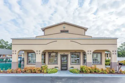 Photo 2 - Super 8 by Wyndham Santee