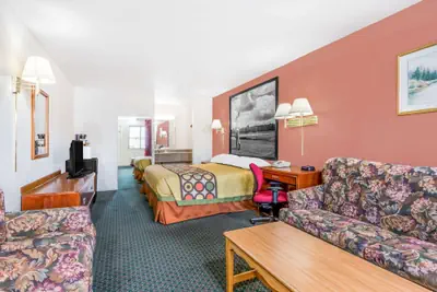Photo 5 - Super 8 by Wyndham Santee