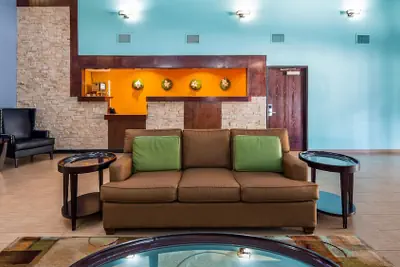 Photo 3 - Best Western Plus The Woodlands