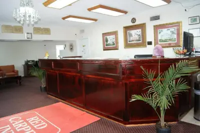 Photo 3 - Red Carpet Inn