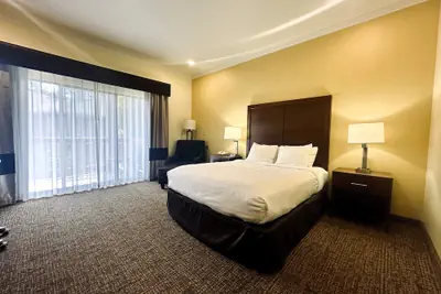 Photo 4 - Comfort Inn Monterey Peninsula Airport