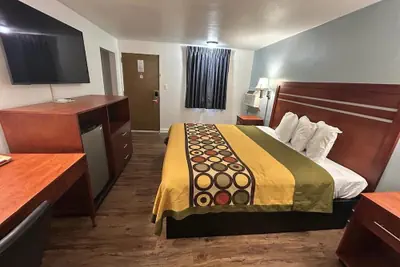Photo 2 - Econo Lodge Palmyra - Hershey