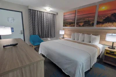 Photo 3 - Days Inn by Wyndham Champaign/Urbana