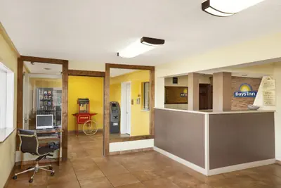 Photo 2 - Days Inn by Wyndham Champaign/Urbana
