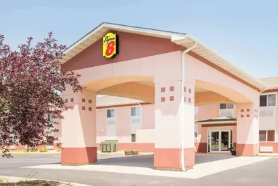 Photo 2 - Super 8 by Wyndham Iola KS