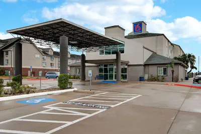 Photo 2 - Motel 6 Pharr, TX