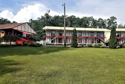 Photo 2 - Econo Lodge Inn & Suites Lake Harmony - Pocono Mountains Area