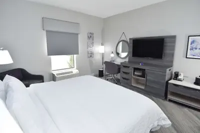 Photo 5 - Hampton Inn Auburn