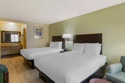 Photo 4 - University Inn & Suites