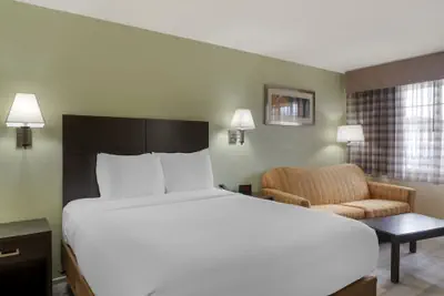 Photo 5 - University Inn & Suites