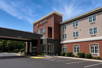Photo 2 - La Quinta Inn & Suites by Wyndham Knoxville West
