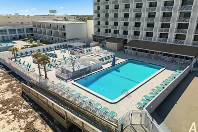 Photo 2 - The Maverick Resort
